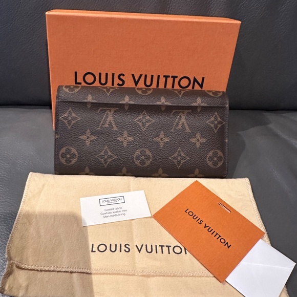 Louis Vuitton Sarah Wallet - Picture 2 of 7